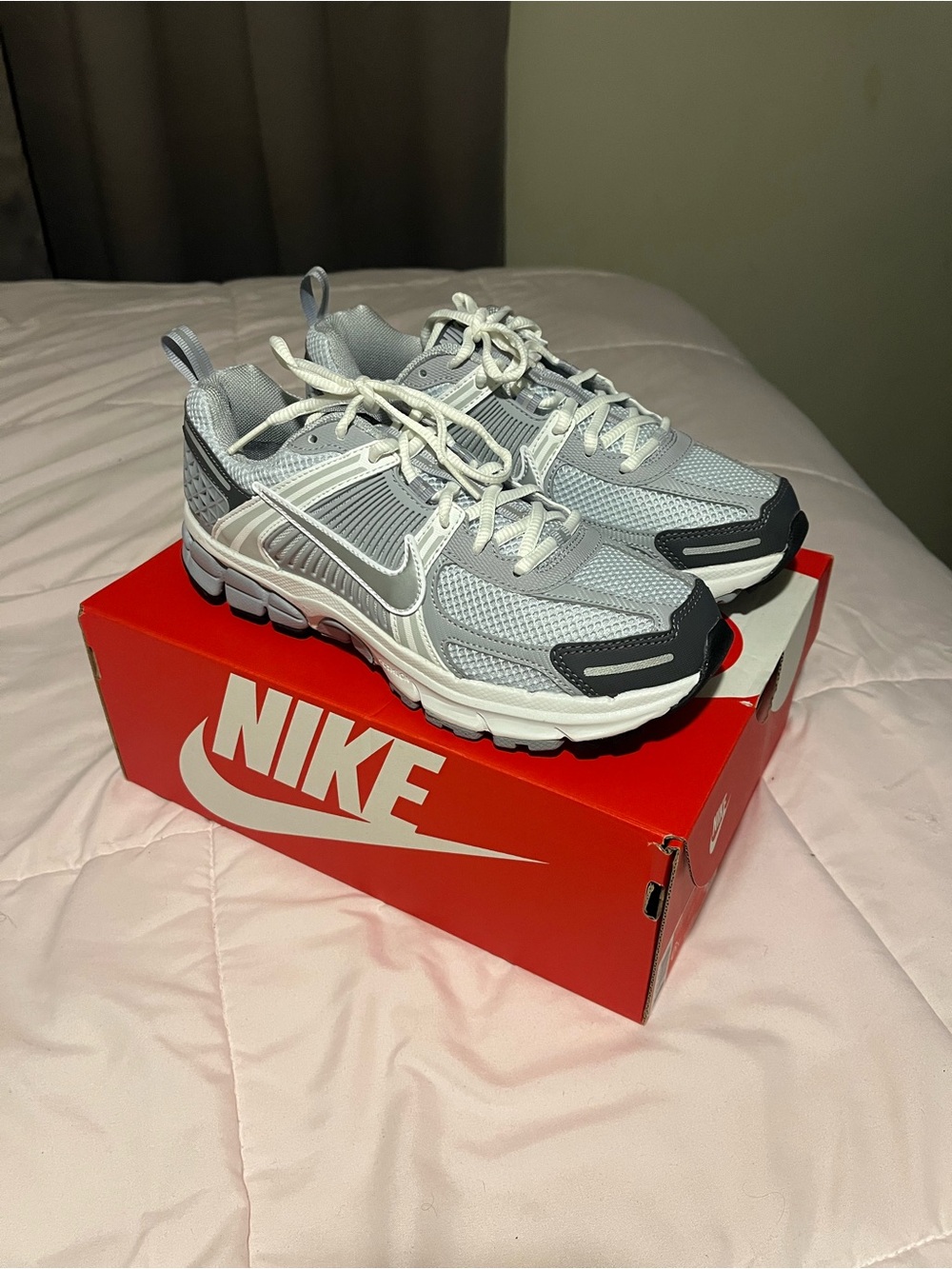 Nike Vomero Youth size 6 Gray and Silver Athletic Sneakers Brand new